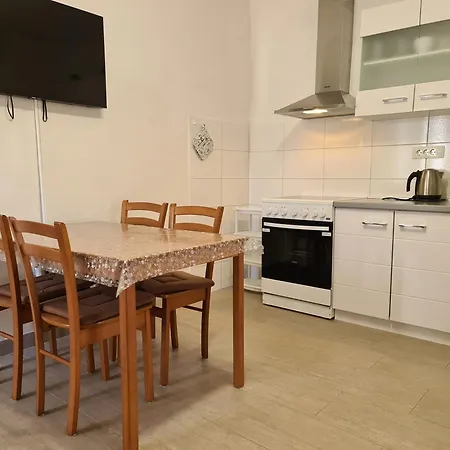 Celic With Terrace דירה *