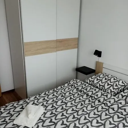 Eli Apartment Vir