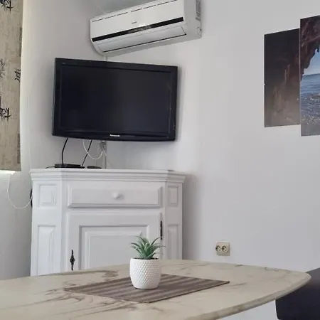 Eli Apartment *