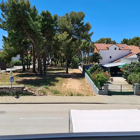 Celic With Terrace Apartament